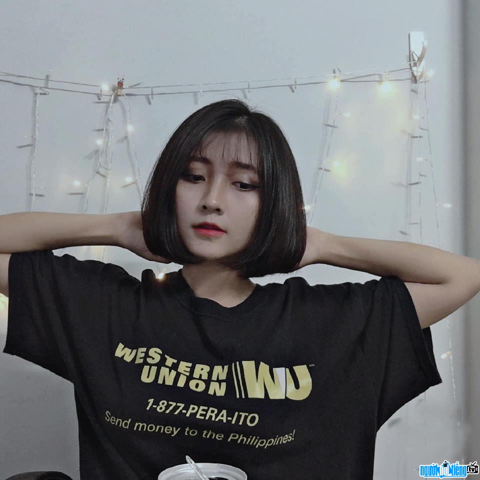 Streamer Thu Dung has a beautiful personality with short hair