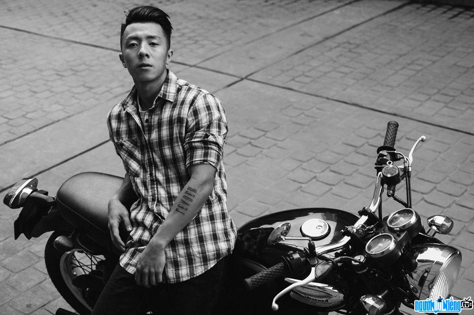  handsome Tien Duc in a black and white frame also has a motorcycle great
