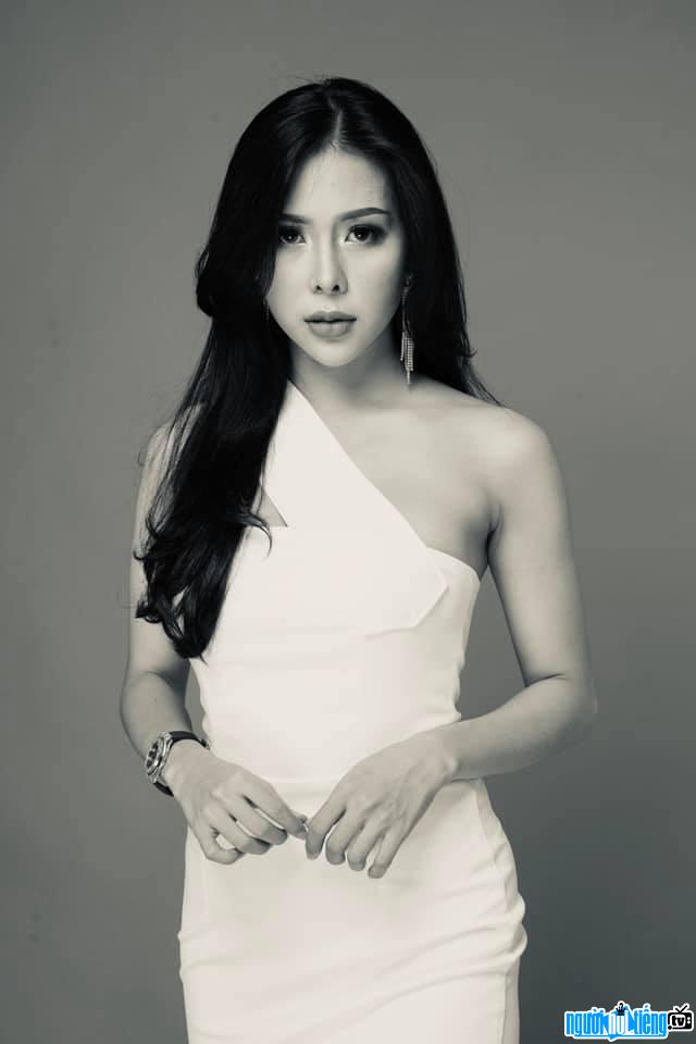  Elsa Nguyen is beautiful and seductive