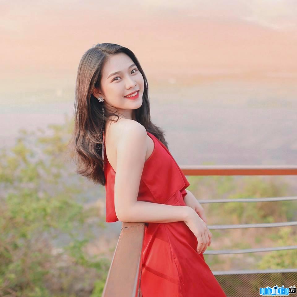 Minh Tu is beautiful and charming with a red dress