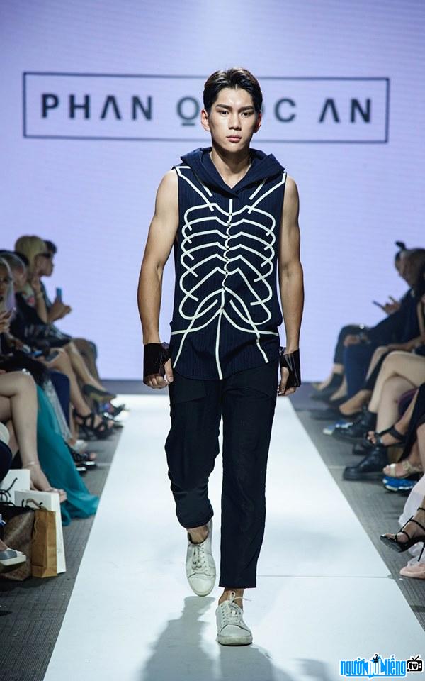 Do Xuan Truong in designer clothes Phan Quoc An