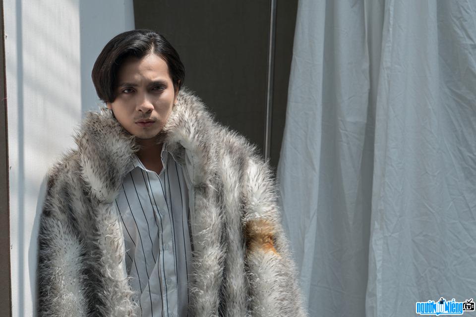 Thanh Tung is handsome with a fur coat