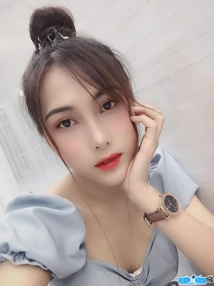  Ngoc Binh shows her face charming beauty