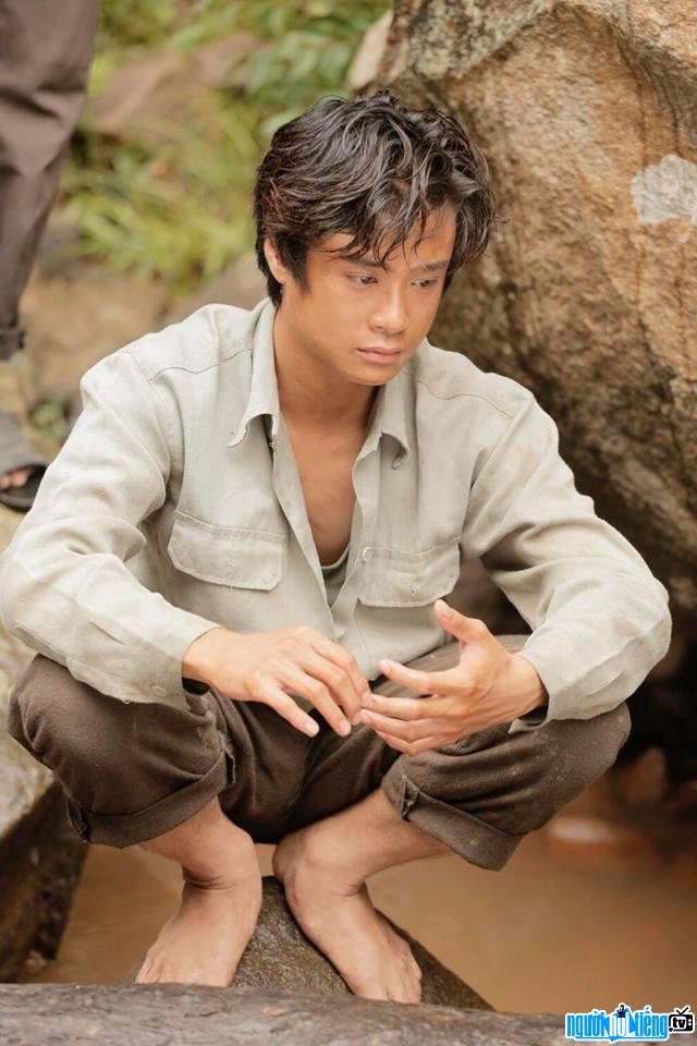 Hình ảnh diễn viên Phạm Kang với tạo hình nhân vật trong phim "Thạch thảo"