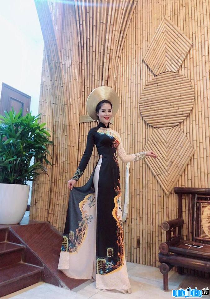  The runner-up Giang Ly is graceful in ao dai