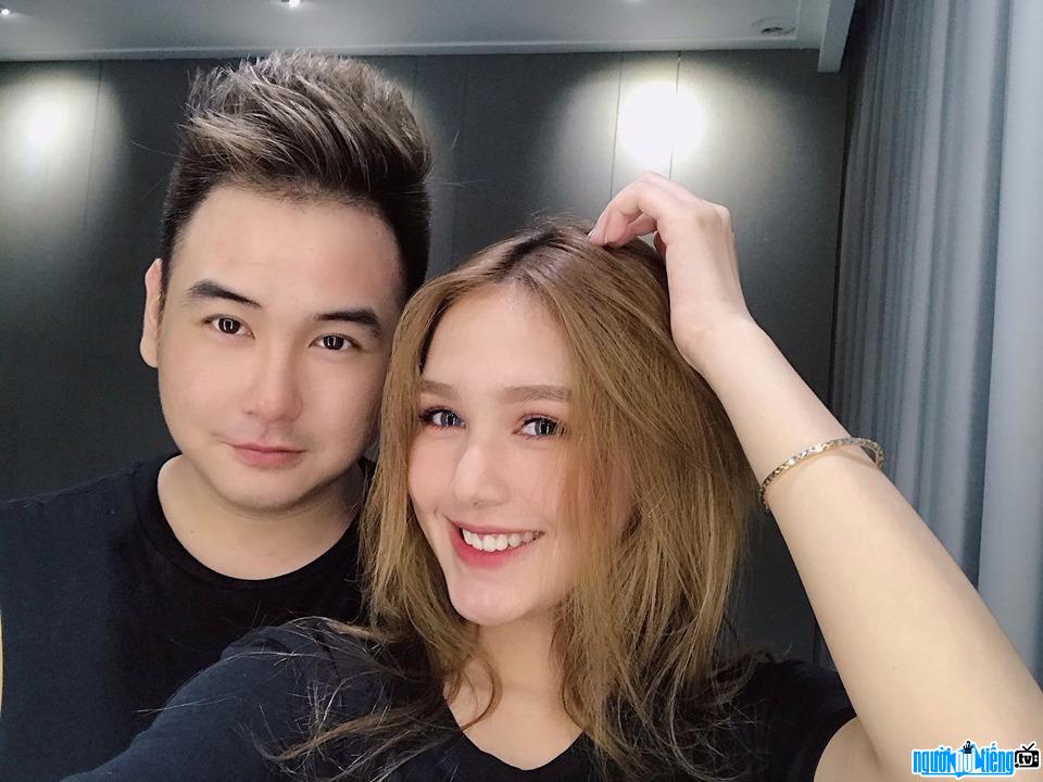  Hot girl Mango Non (Pham Thuy Trang) takes pictures with her lover Xemesis