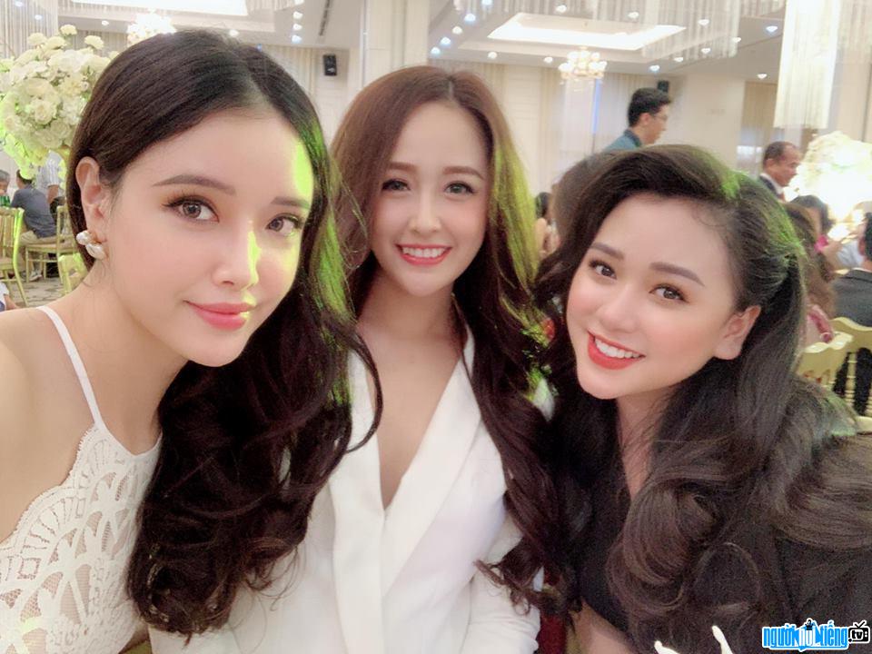 Bức ảnh hot girl Mai Ngọc Phượng cùng chị gái Mai Phương Thúy
