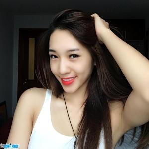 Hot girl Emily Nguyen