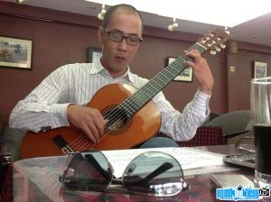 Guitarist Quang Vinh