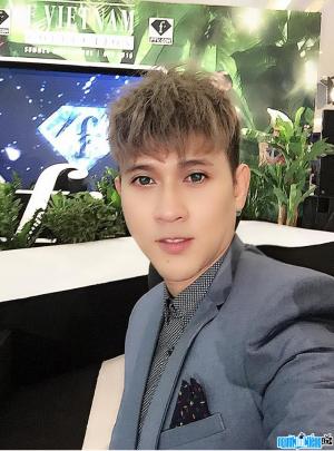Singer Nguyen Vu
