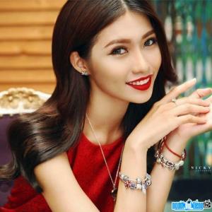 Model Che Nguyen Quynh Chau
