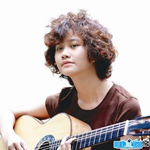 Singer Le Cat Trong Ly