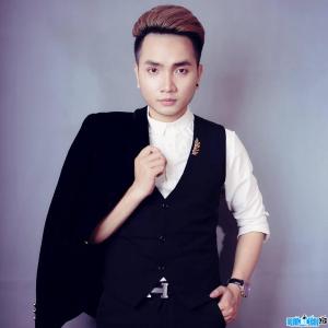 Singer Duong Quang Tu