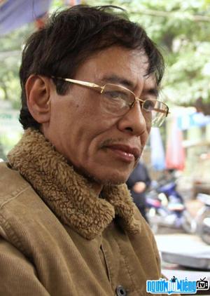 Modern Poet Hoang Nhuan Cam