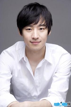 Actor Lee Je-hoon