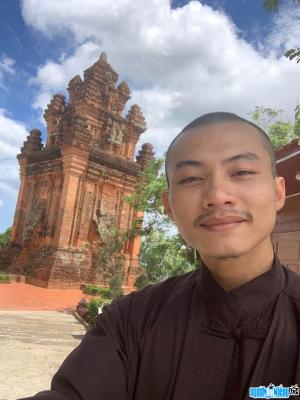 Monks Nhat Nguyen