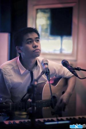 Singer Vinh Khuat