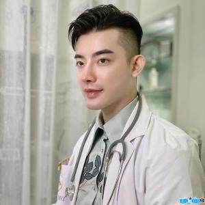 Doctor Ha Sy Hoang Tung