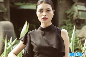 Model Nguyen Tuyet