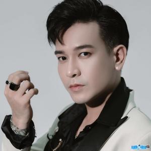 Singer Ho Phong An