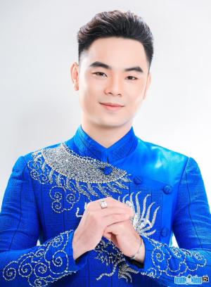 Singer Truong Sang
