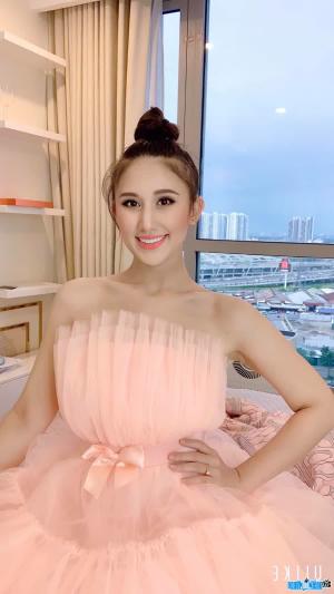 Beauty contest Miss Nguyen Diana