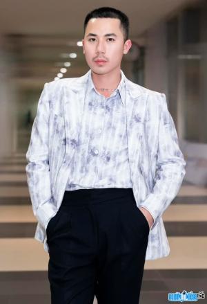 Fashion designer Pham Si Toan