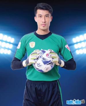 Goalie Dinh Xuan Viet