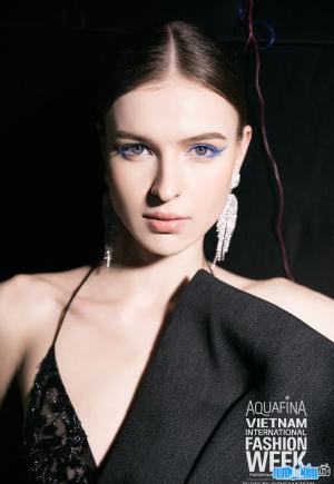 Model Iryna Yang