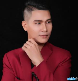 Singer Le Nhat Truong