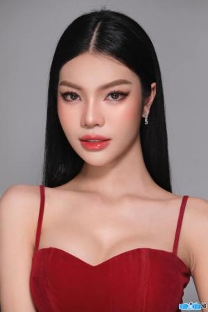 Model Nguyen Tuong San