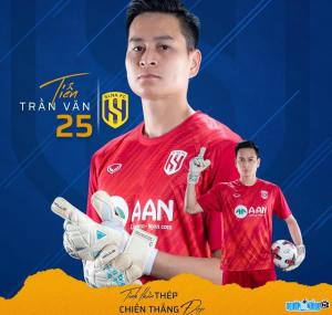 Goalie Tran Van Tien