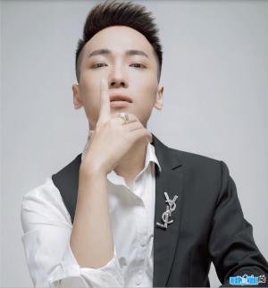 Singer Tung Tun