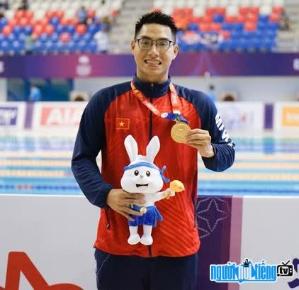 Swimmers Nguyen Tien Dat