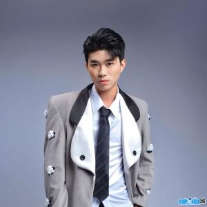 Model Yong Luan