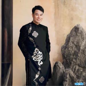 Fashion designer Tran Thien Khanh