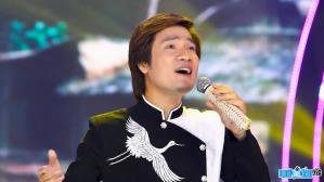 Singer Tu Nhu Tai