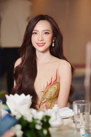 Ảnh Hoa Hậu Trần Trân Mỹ Linh