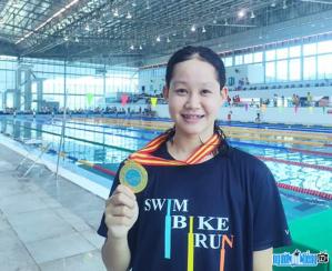 Swimmers Pham Thi Van