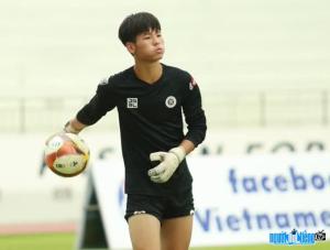 Goalie Nguyen Van Thang Long