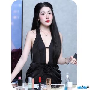 Makeup expert Le Tu Hao