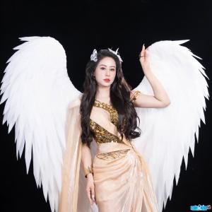 Model Ngo Thieu Oanh