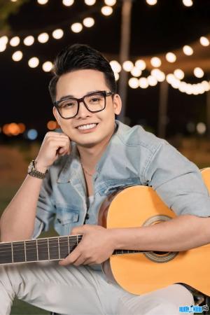 Singer Xuan Duc