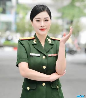 Artist Nguyen Thi Huong Giang