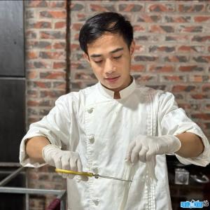 Chef leader Ngo Dinh Dong