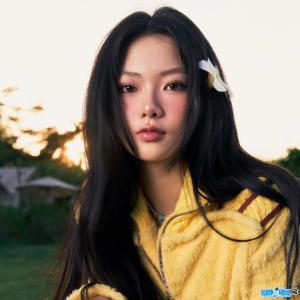 Singer Anh Sang Aza