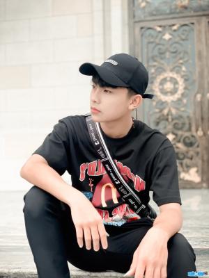 Ảnh Ca sĩ Huy đen