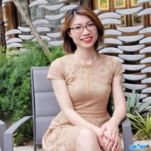 Teacher Ms Trang Tich Cuc