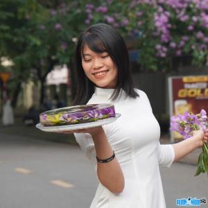 Ảnh Youtuber Cô Thắng Làm Bánh