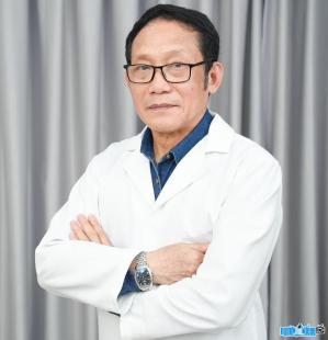 Ảnh Bác sĩ Đặng Văn Em